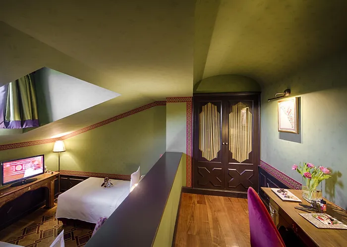 Cora Hotel